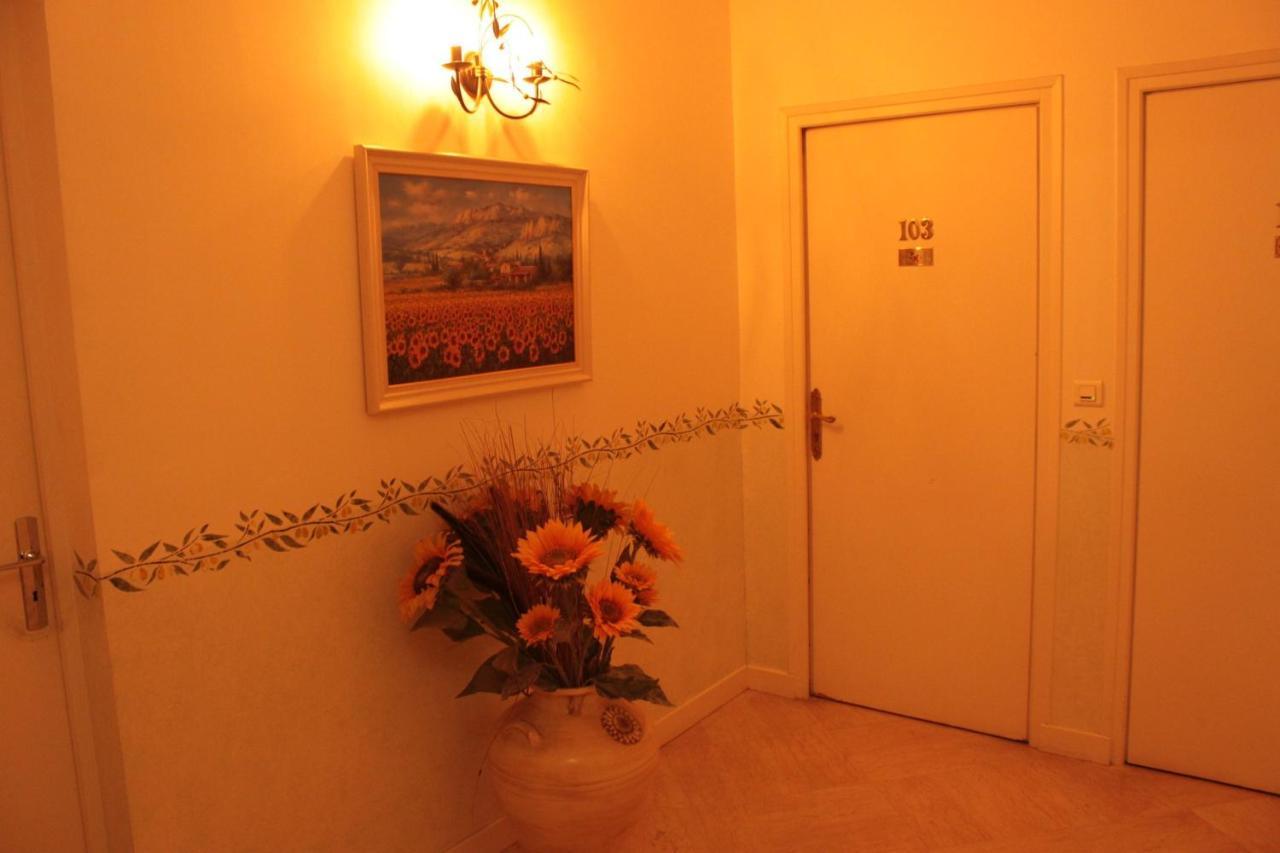 Hotel Le Concorde Aix-en-Provence Zimmer foto